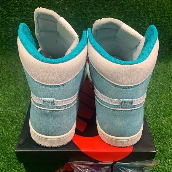 2019 Air Jordan 1 Retro High OG “Turbo Green” - Picture 3 of 16